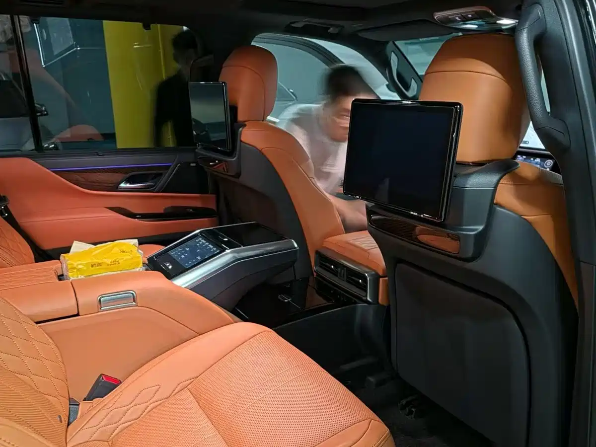 Lexus LX 2025 2025 700h VIP World Edition