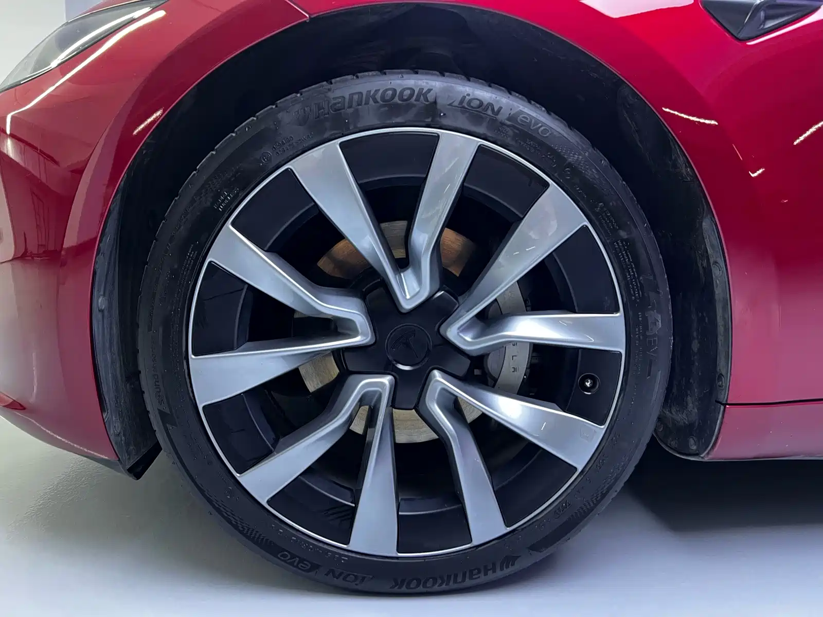 Фото 9 - Tesla Model 3