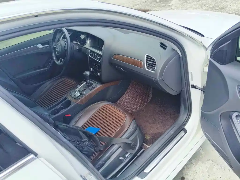 Фото 13 - Audi A4L
