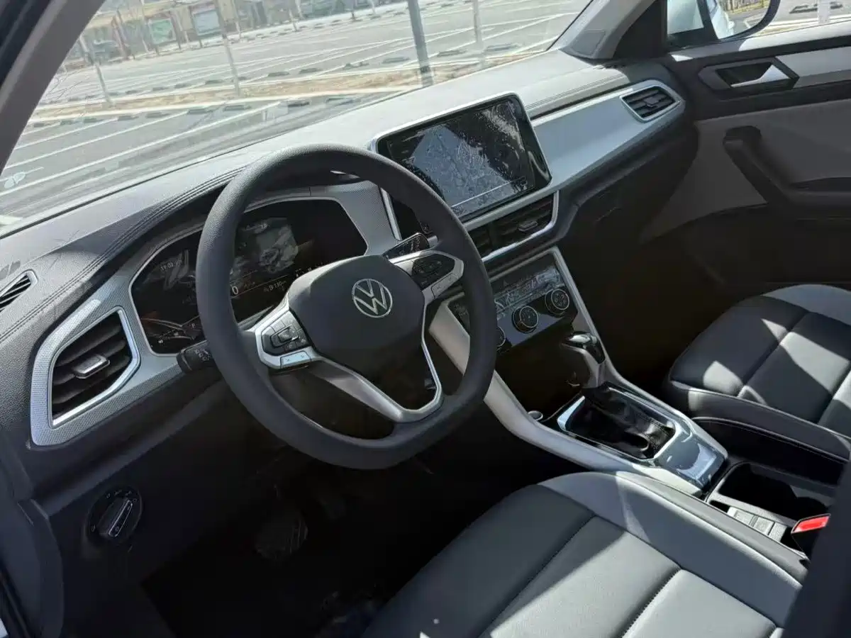 صورة 7 - Volkswagen T-ROC