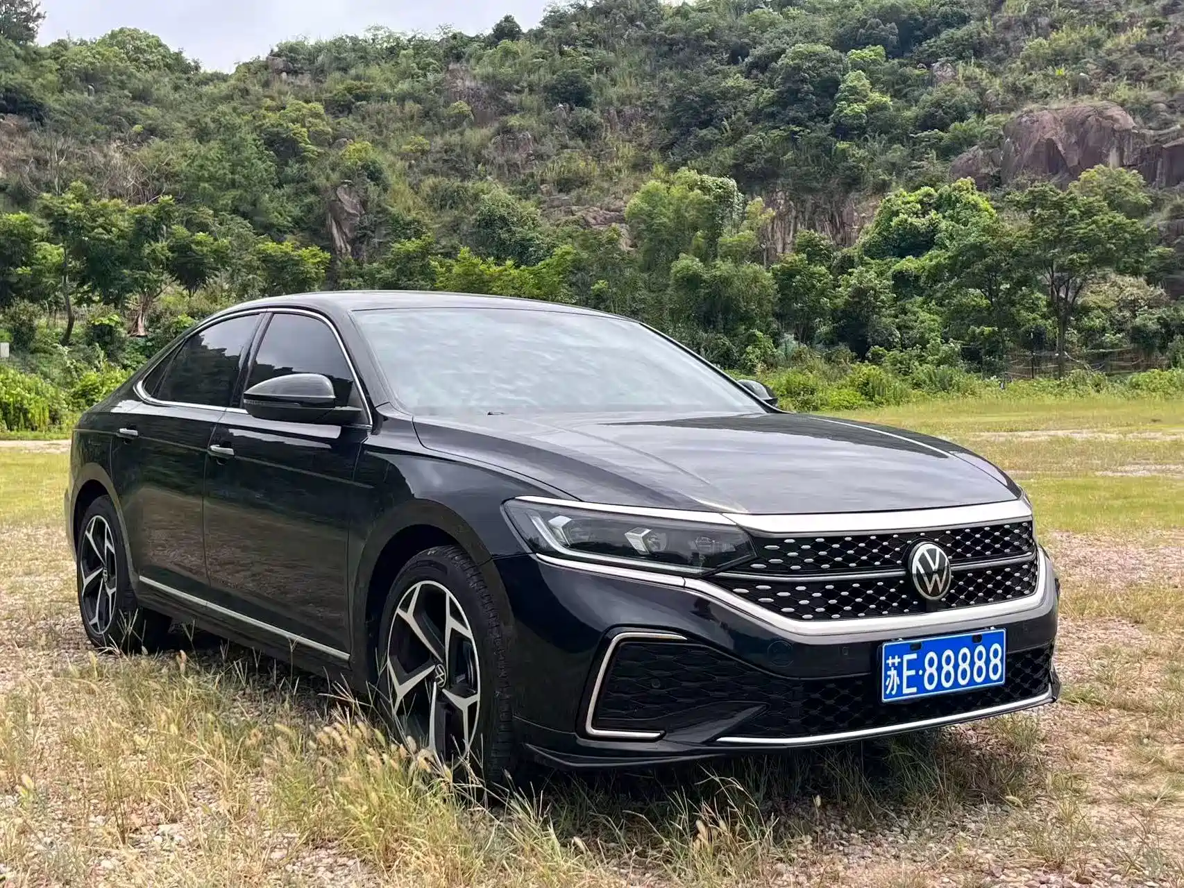 Photo 2 - Volkswagen Passat