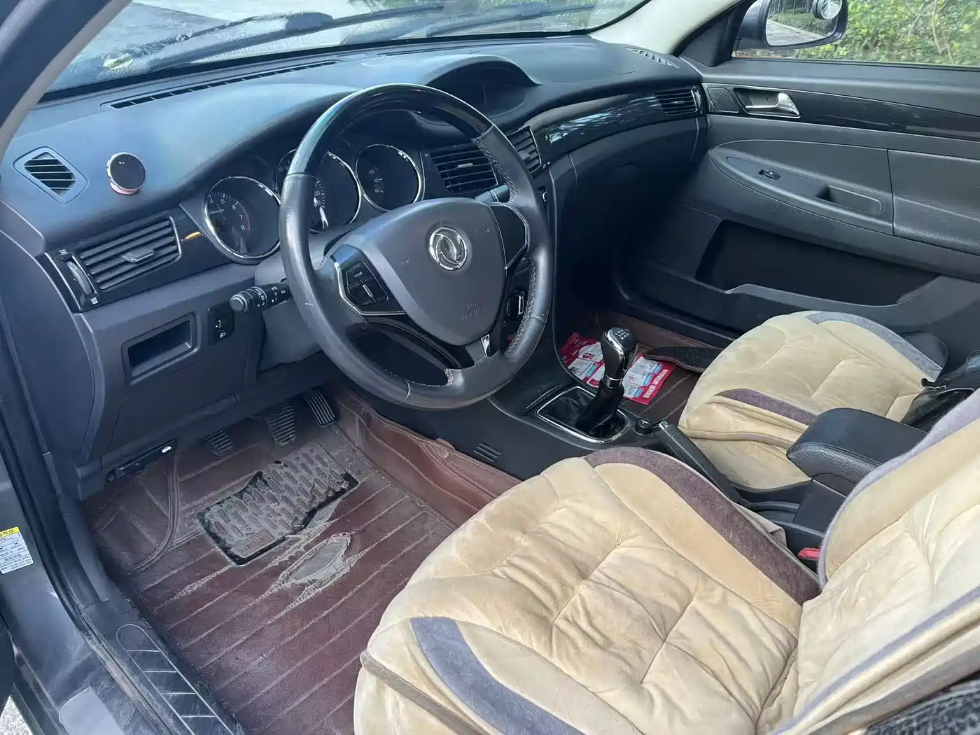 Dongfeng Aeolus Dongfeng Fengshen H30 2014 2013 CROSS 1.6L Manual Prestige