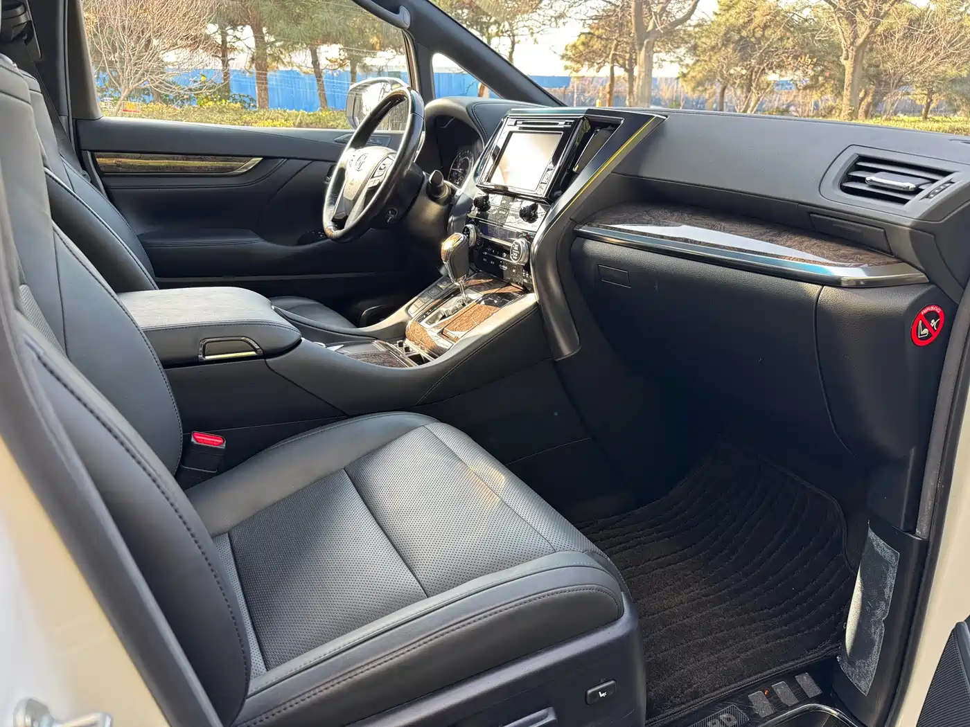 Toyota Alphard 2019 Hybrid 2.5L Premium Edition фото 7