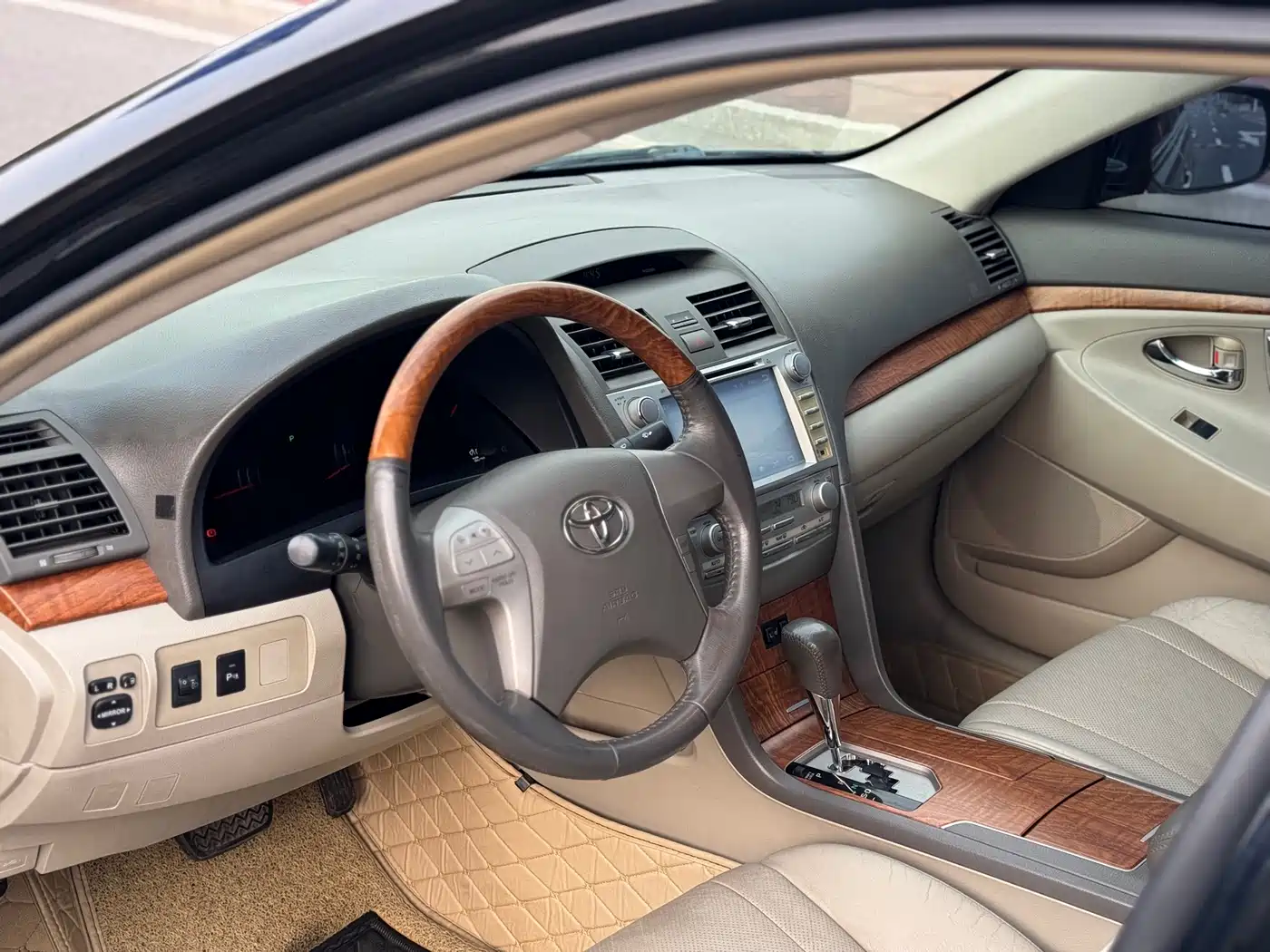 Toyota Camry 2011 240G Classic Anniversary Edition фото 13