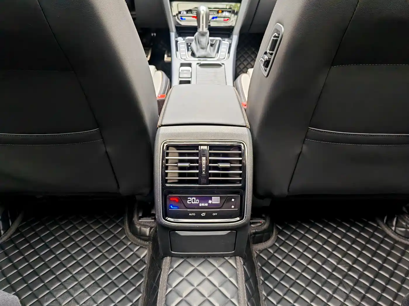 Volkswagen Magotan 2025 Facelift Public Edition 330TSI DSG Luxury фото 13