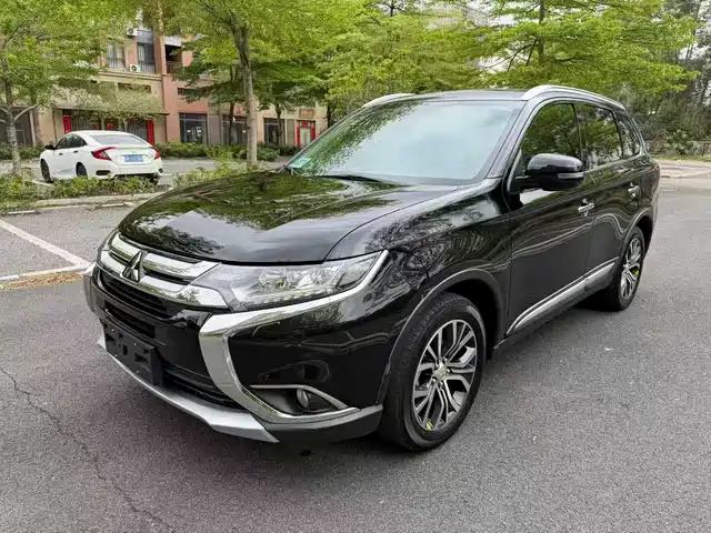 MITSUBISHI OUTLANDER