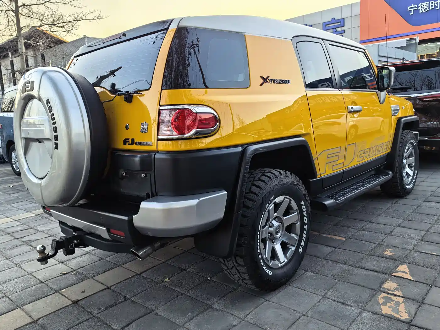 Toyota FJ Cruiser 2013 4.0L фото 24