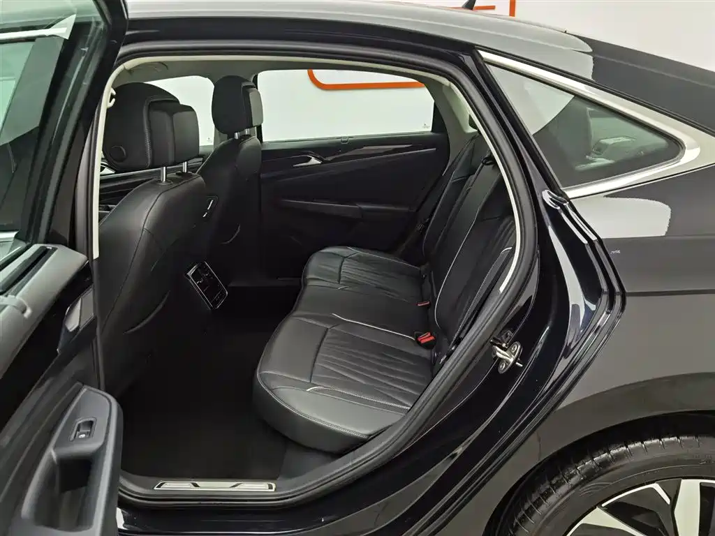 Volkswagen Passat 2022 330TSI Luxury Edition фото 15