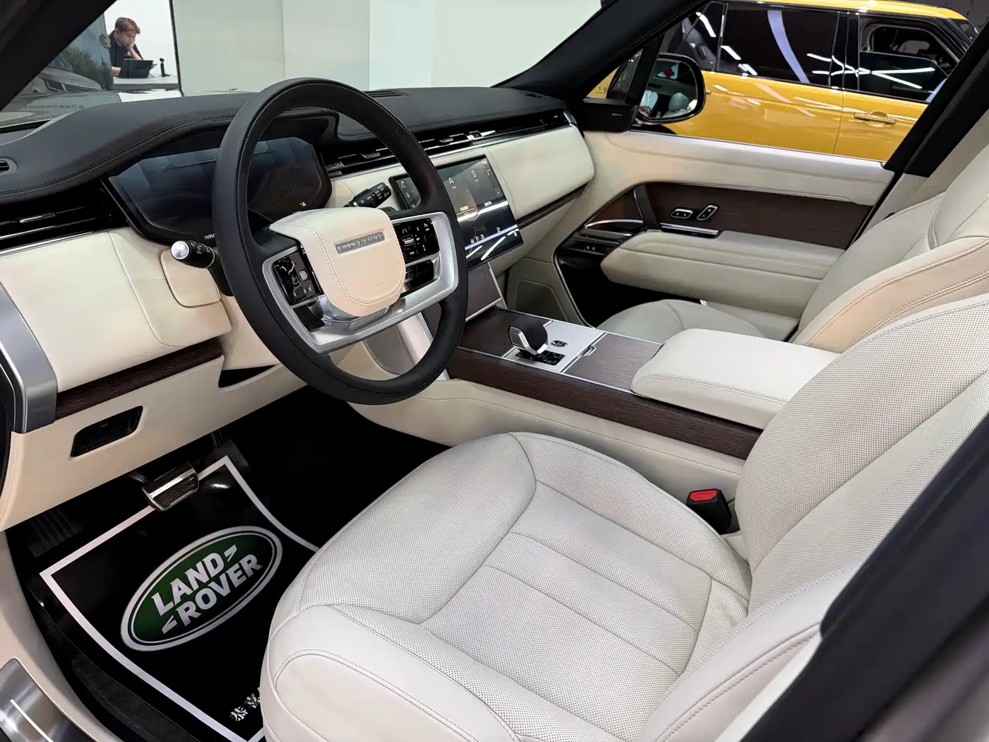Land Rover Range Rover 2025 2025 3.0 L6 400PS Flourishing Era Extended Wheelbase