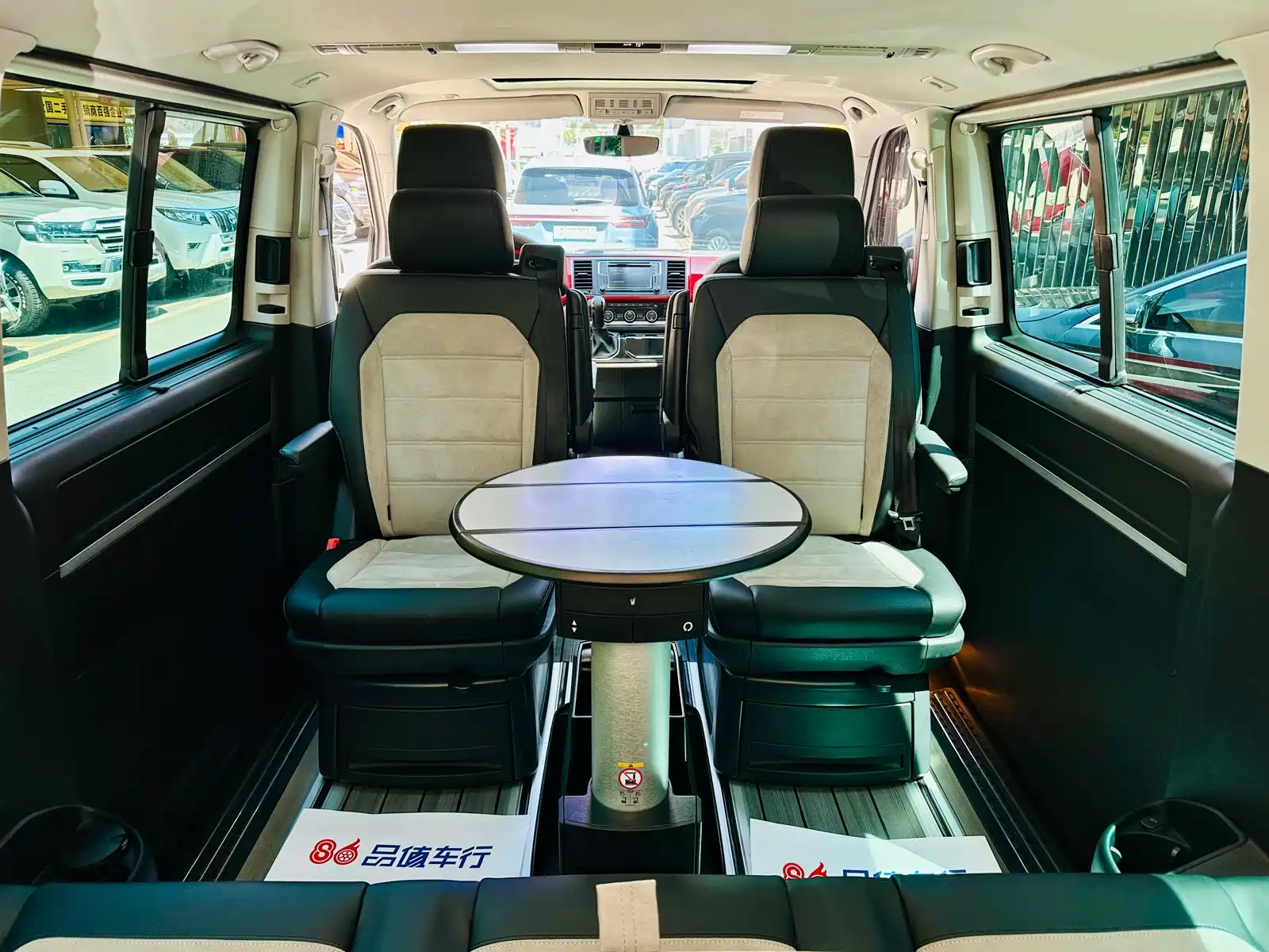 Фото 8 - Volkswagen Multivan