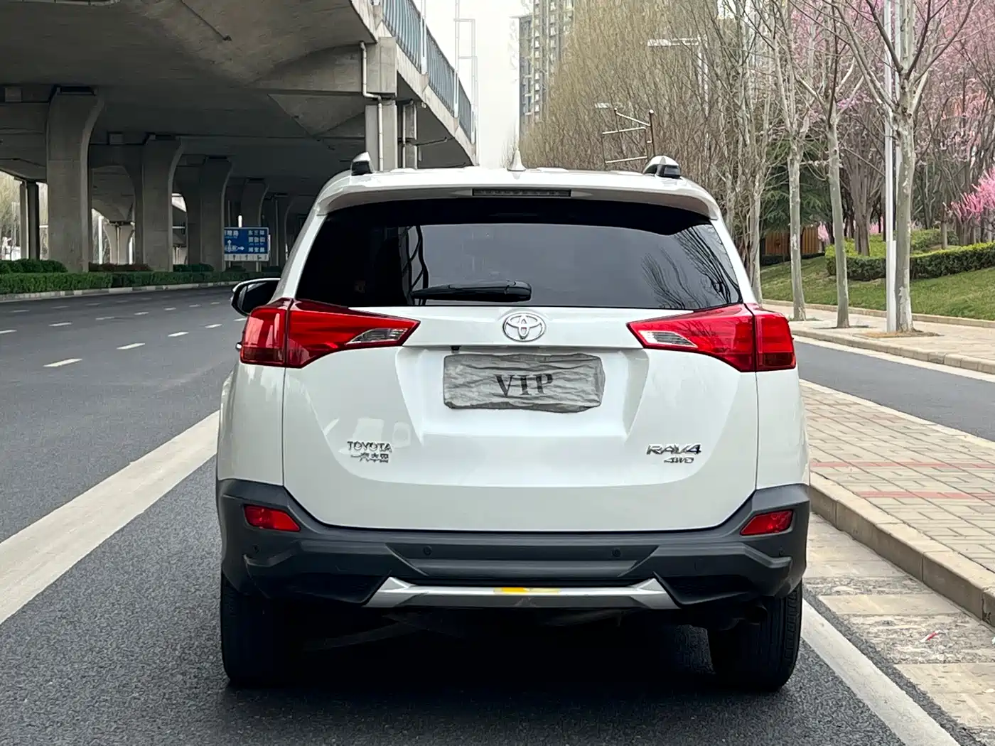 Toyota RAV4 Rongfang 2015 2.0L CVT 4WD Pioneer Edition фото 5