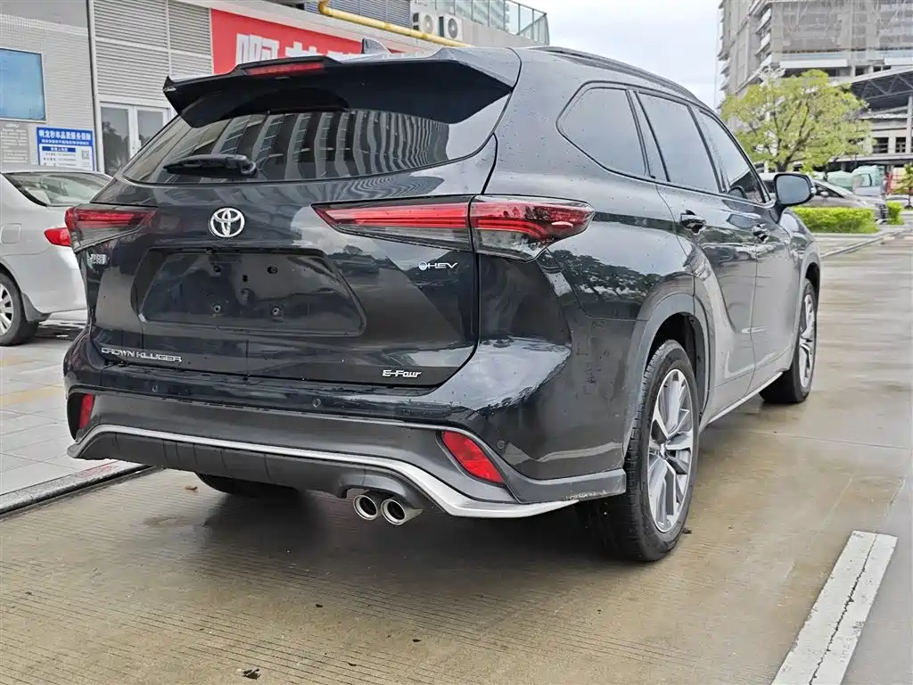 Фото 9 - Toyota Crown Kluger
