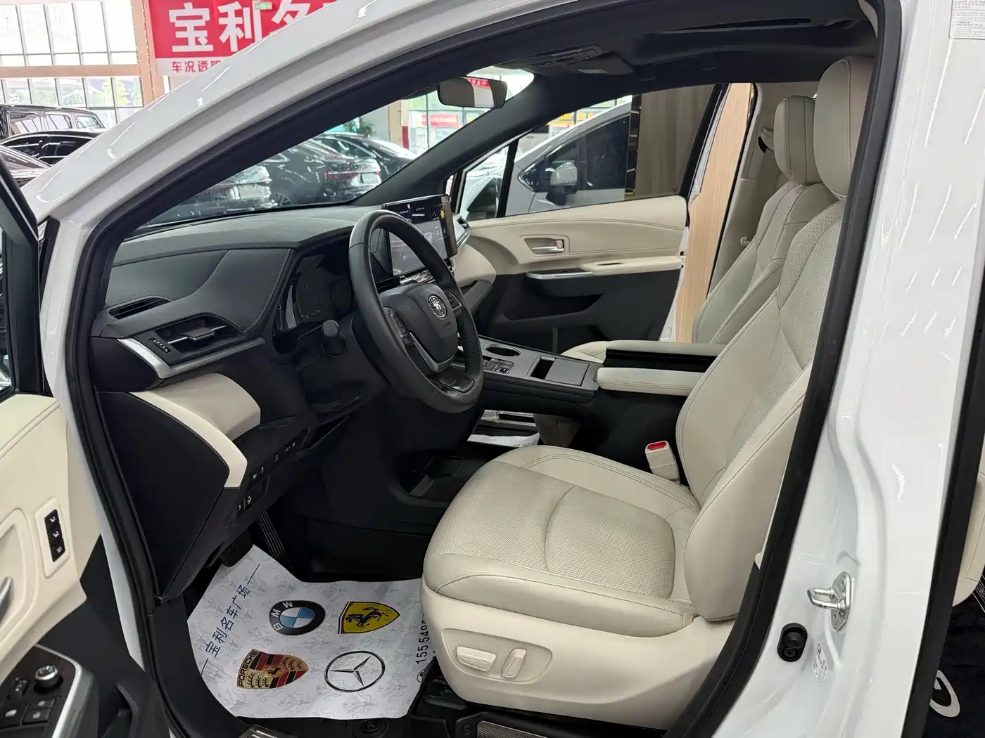 Toyota Granvia 2025 2024 2.5L Hybrid Supreme ULTRA