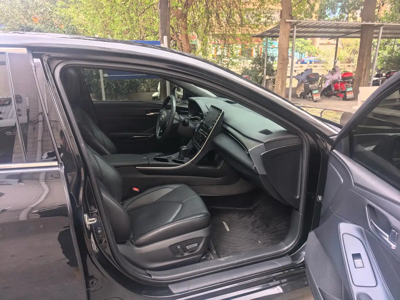 Toyota Avalon 2019 Hybrid 2.5L Luxury Edition China V фото 4