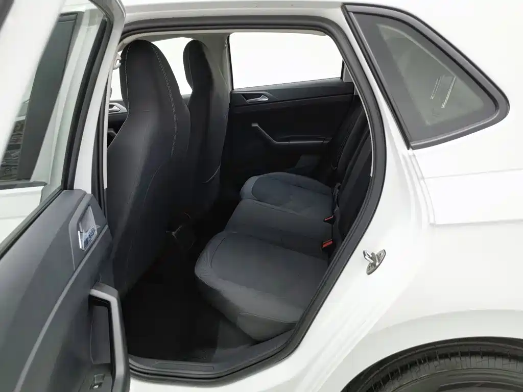 صورة 15 - Volkswagen Polo