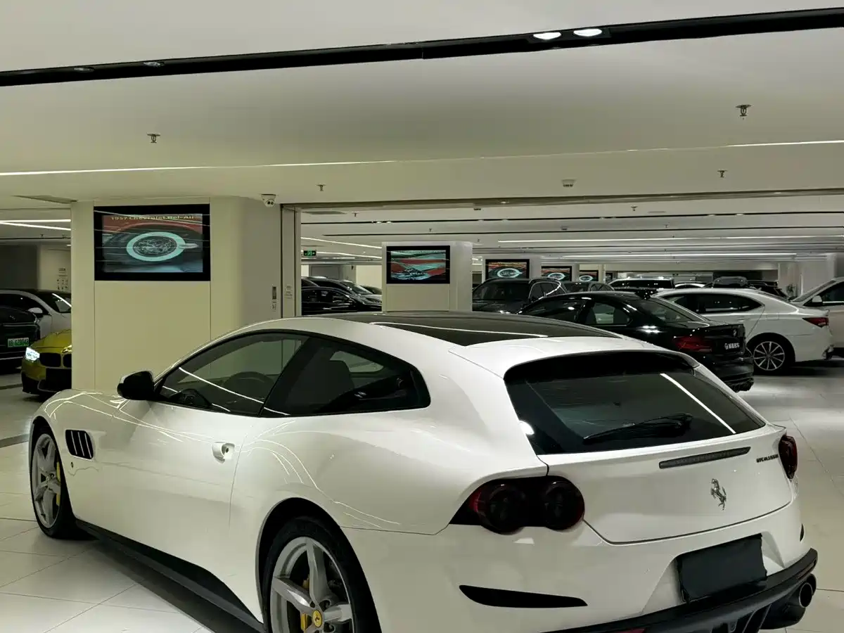 Ferrari GTC4Lusso 2019 2017 3.9T V8