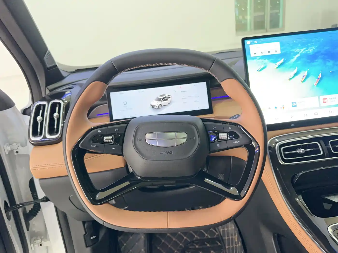 Фото 25 - Geely Boyue L