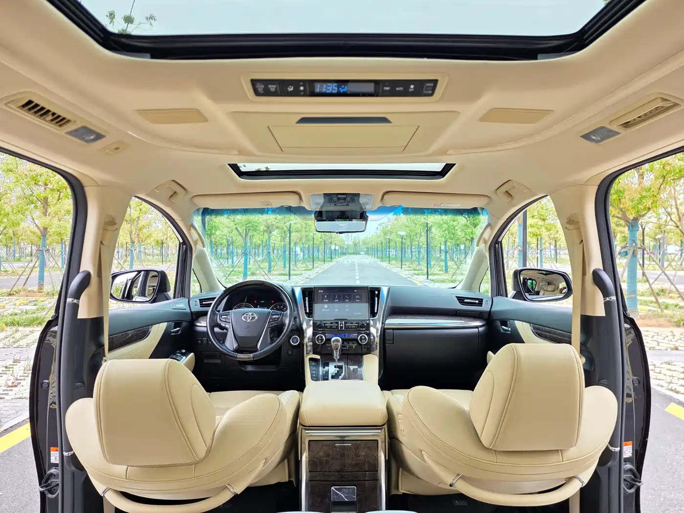 Toyota Alphard 2021 Hybrid 2.5L Premium фото 9