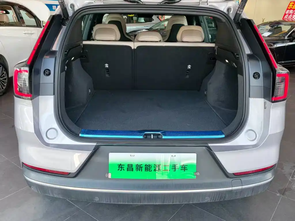 Volvo XC70 Plug-in Hybrid 2026 2025 Standard