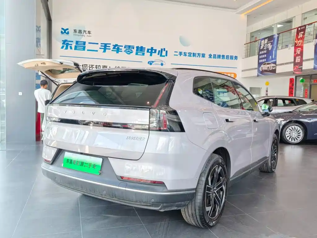 2026 Volvo XC70 Plug-in Hybrid