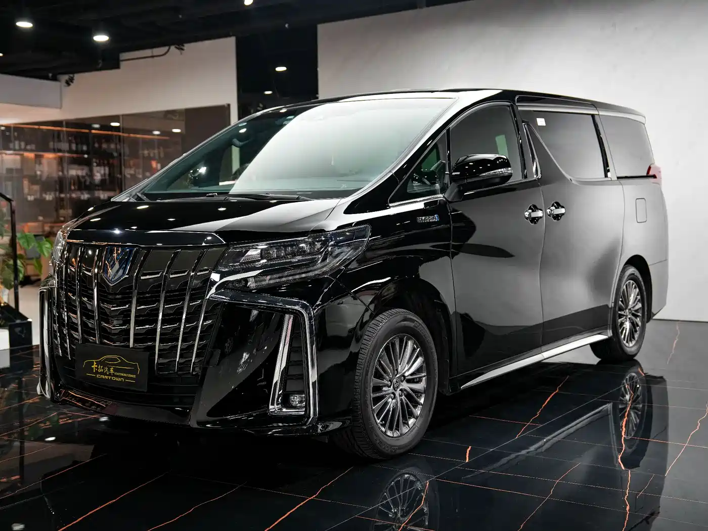 Toyota Alphard 2021 Hybrid 2.5L Ultimate фото 2