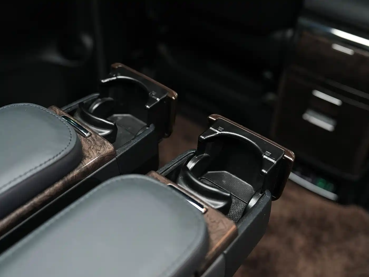 Toyota Alphard 2021 Hybrid 2.5L Ultimate фото 32