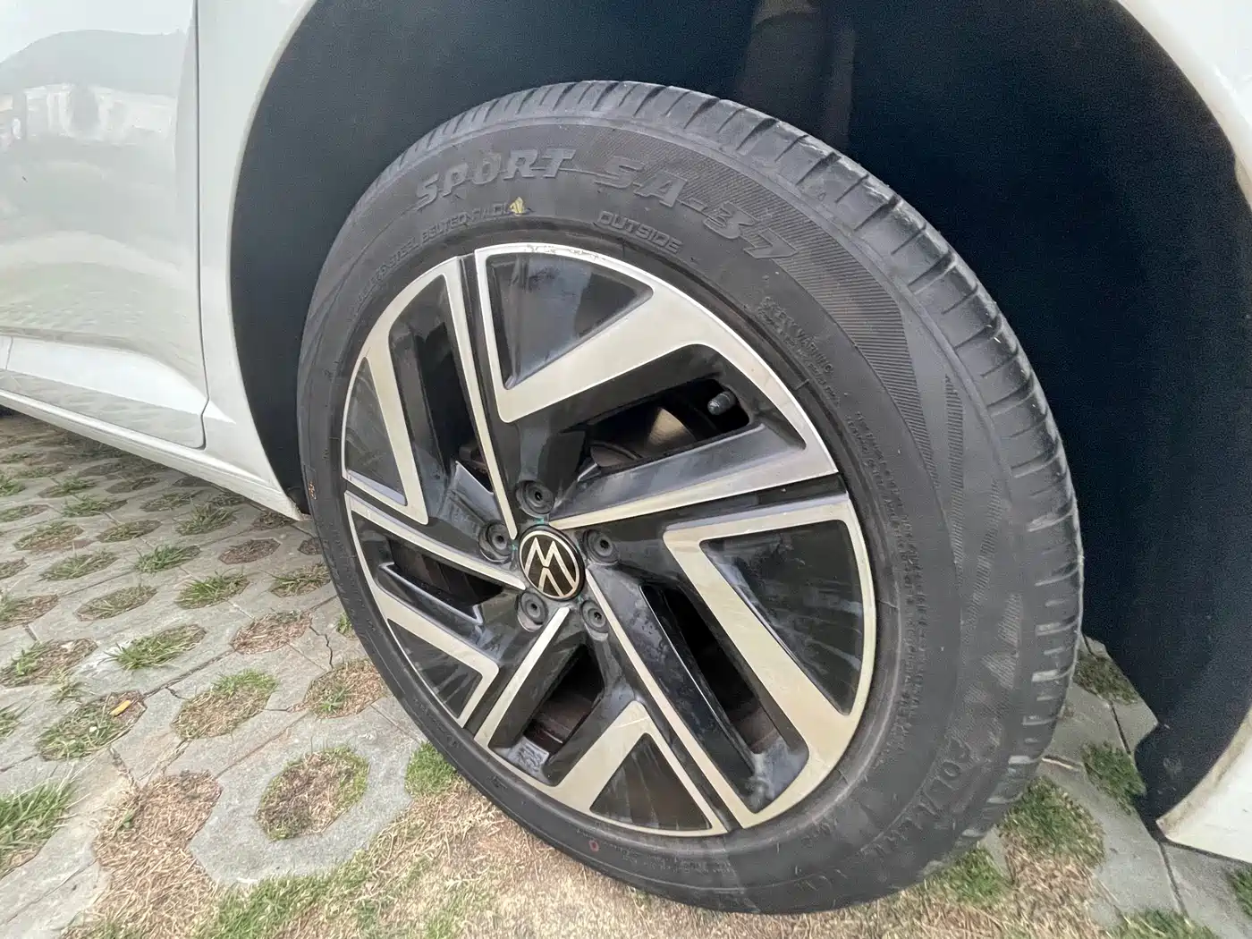 Volkswagen Sagitar 2023 Model Year 200TSI DSG Surpass Edition фото 12