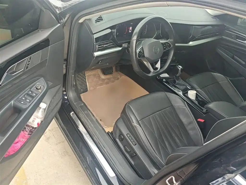 Volkswagen Passat 2022 330TSI Luxury Edition фото 16