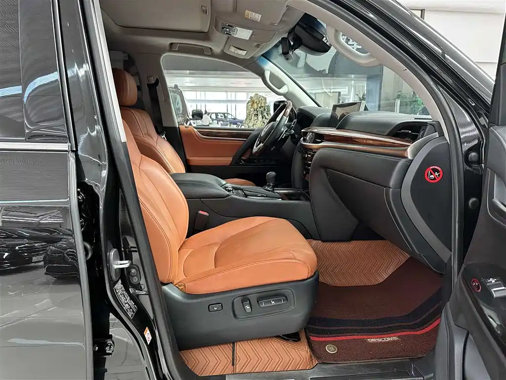 Lexus LX 2017 570 Prestige Luxury фото 18