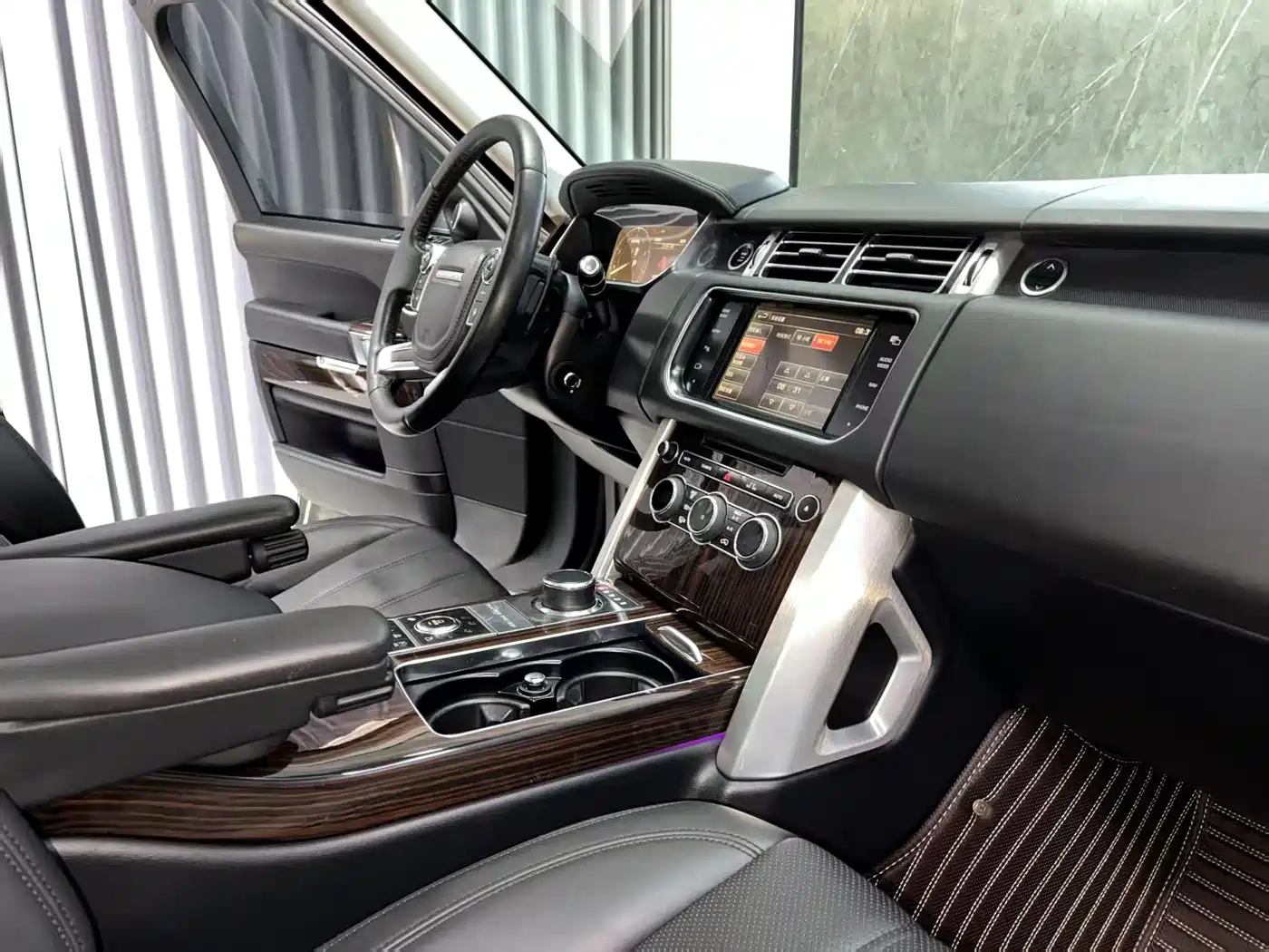 Land Rover Range Rover 2014 3.0 SC V6 Vogue SE Genesis Extended Edition фото 12
