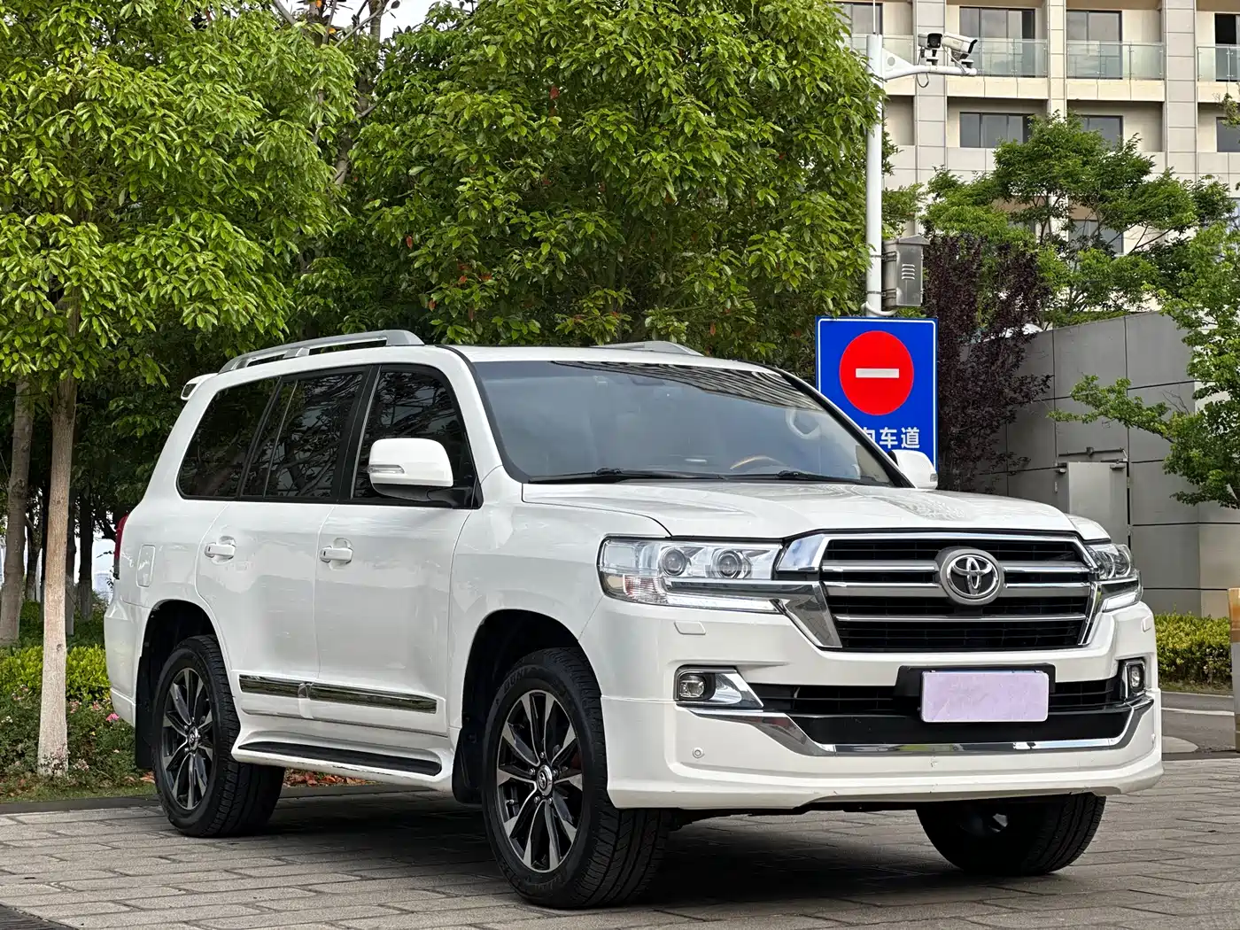 Toyota Land Cruiser 2012 4.6L Automatic VX-R фото 3