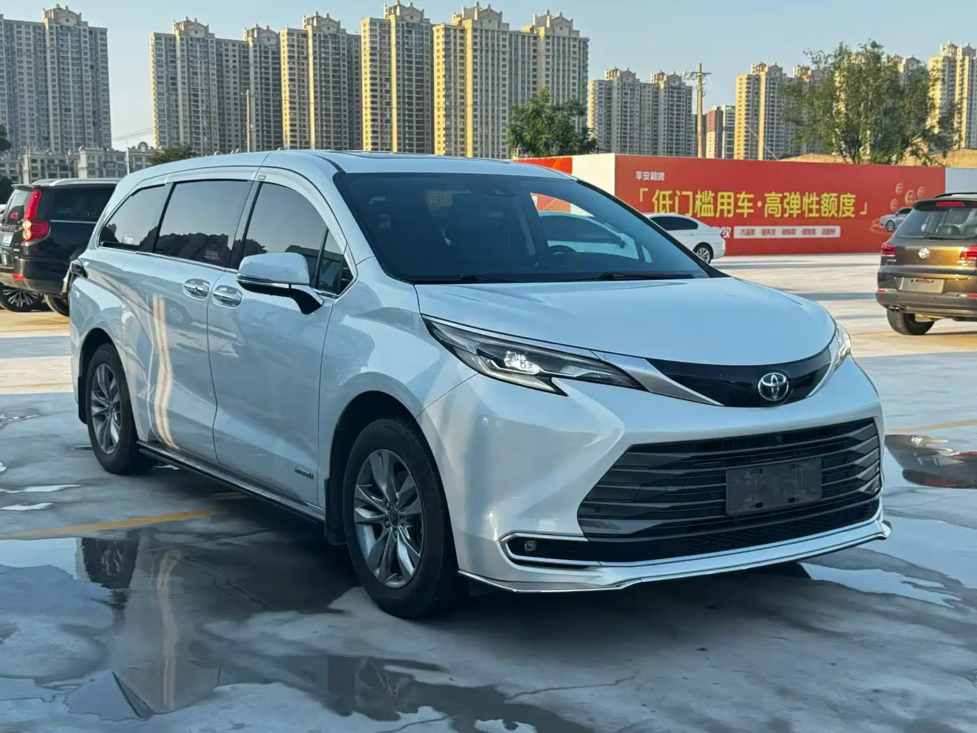 Фото 3 - Toyota Sienna