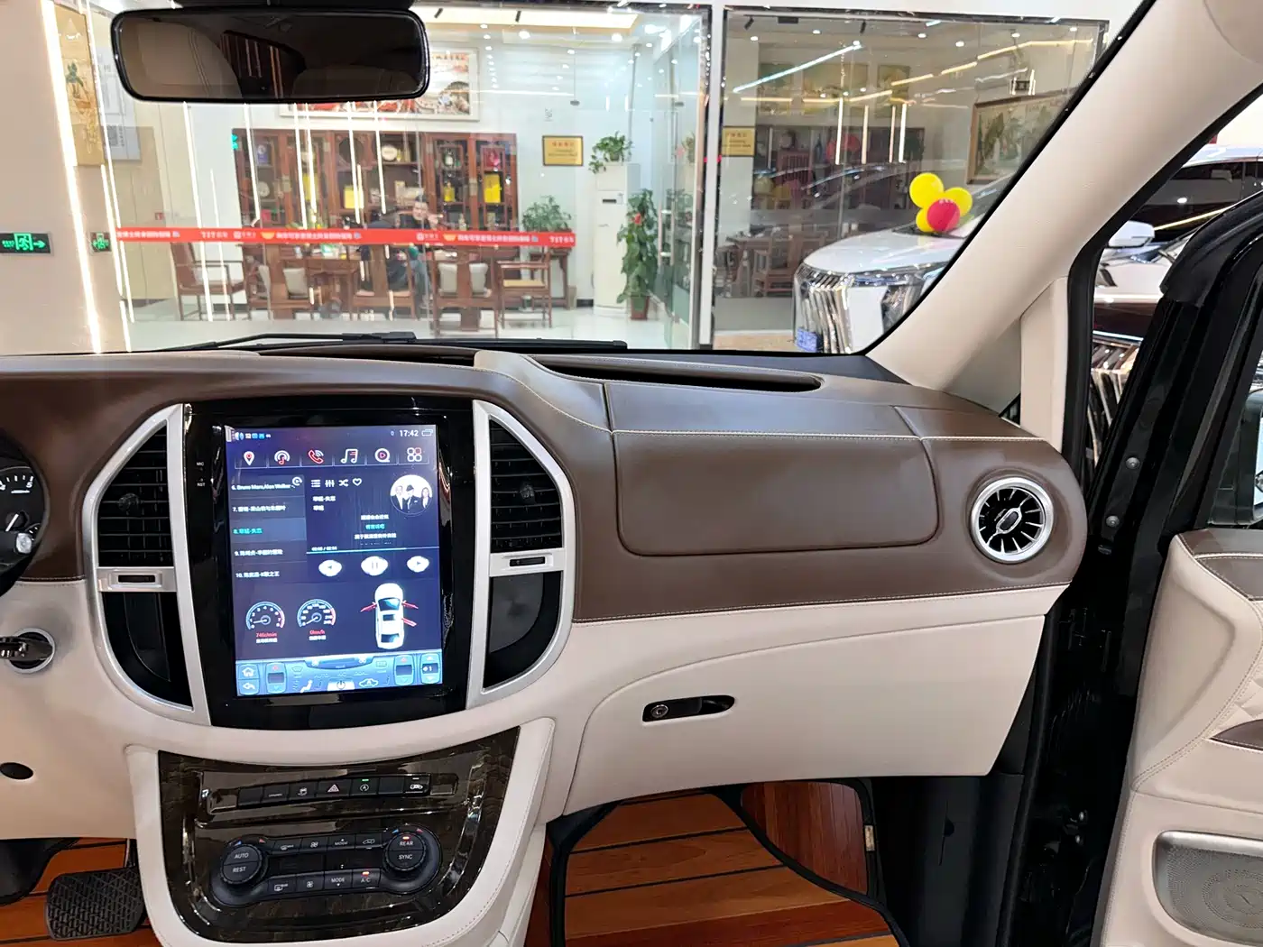 Mercedes-Benz Vito 2018 2.0T Business Edition China VI фото 9