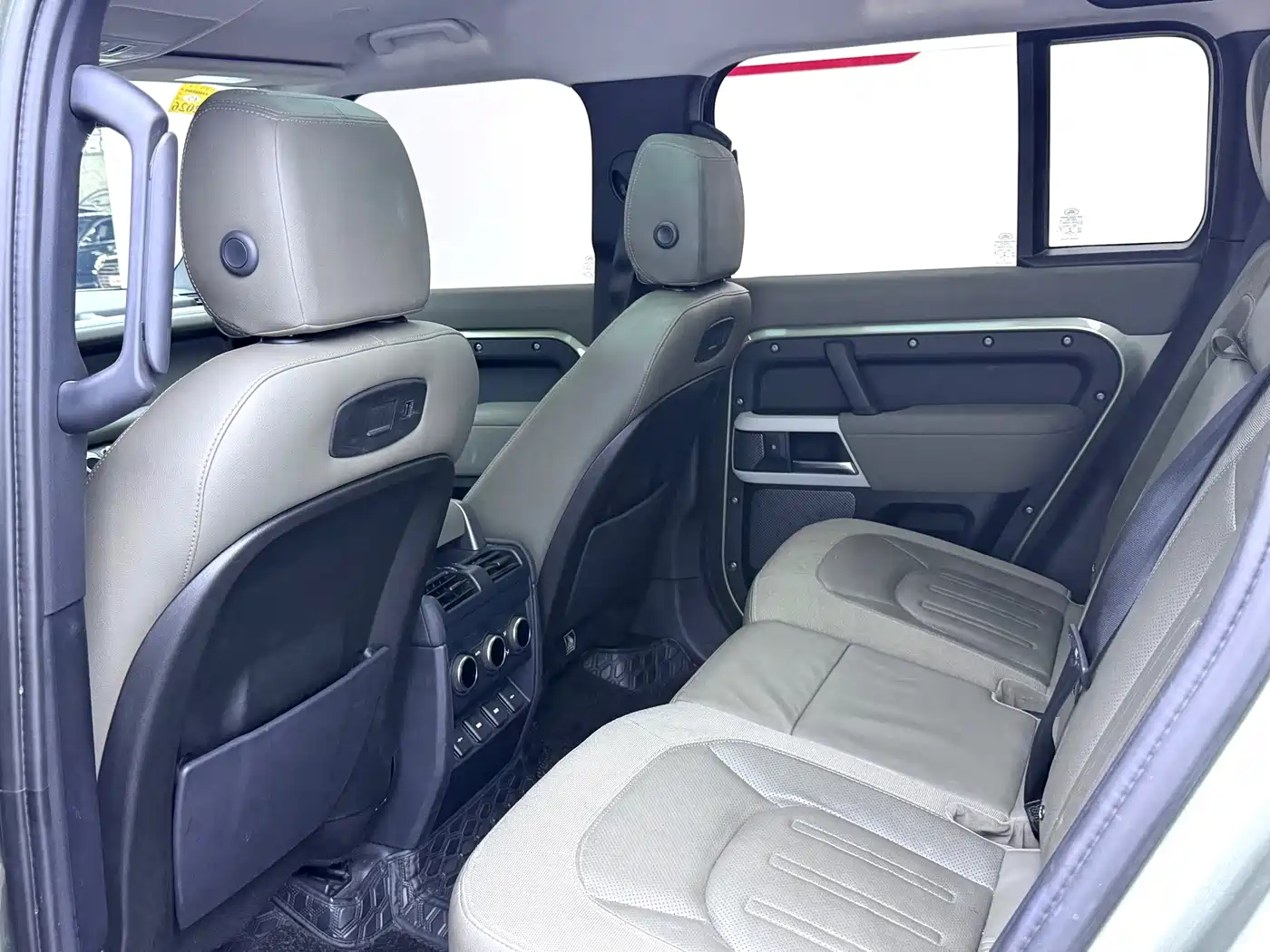 Фото 6 - Land Rover Defender