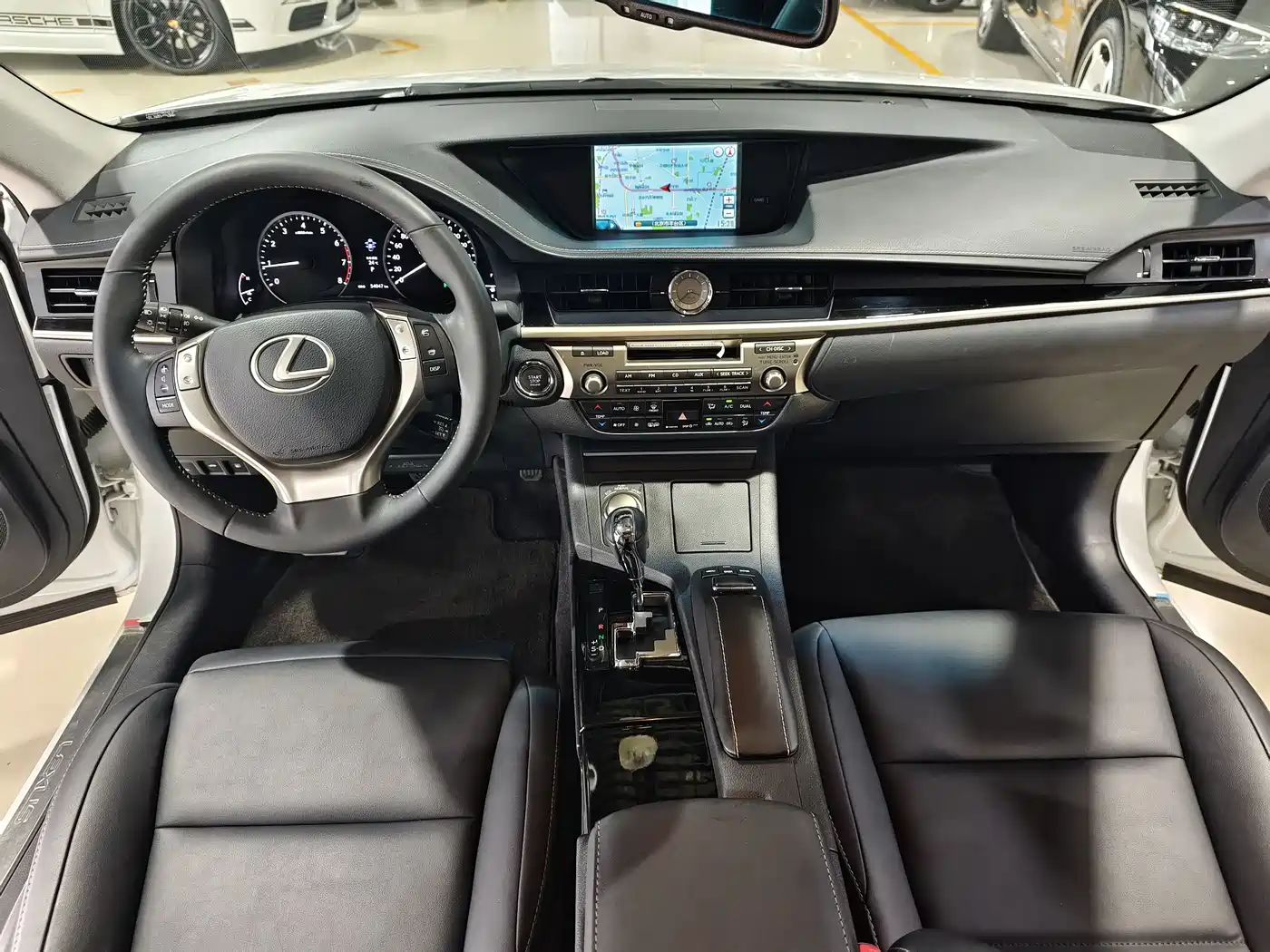Фото 10 - Lexus ES