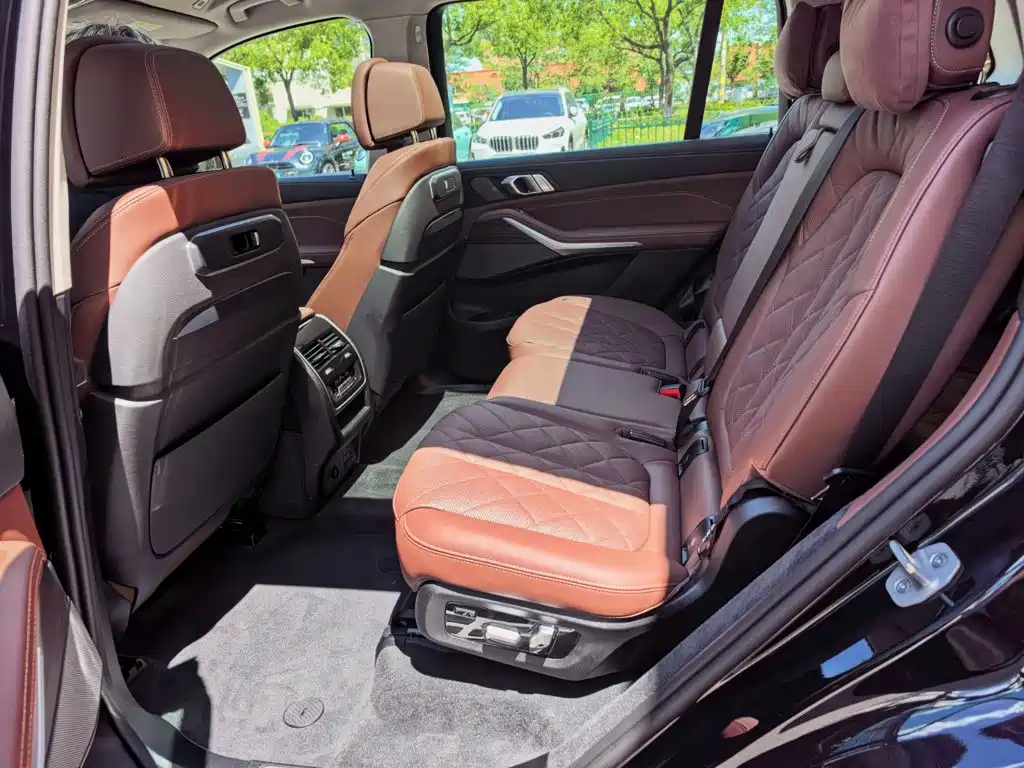 BMW X7 2025 2024 xDrive40i Leading Luxury Package