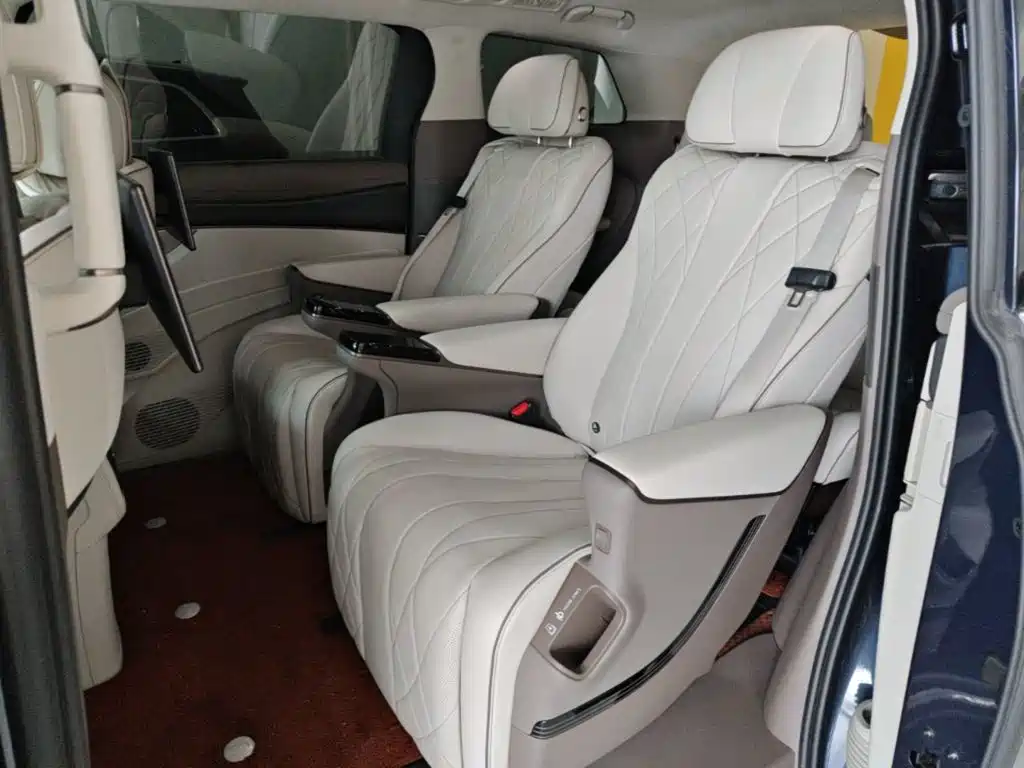 Denza D9 2023 2022 DM-i 970 AWD Flagship