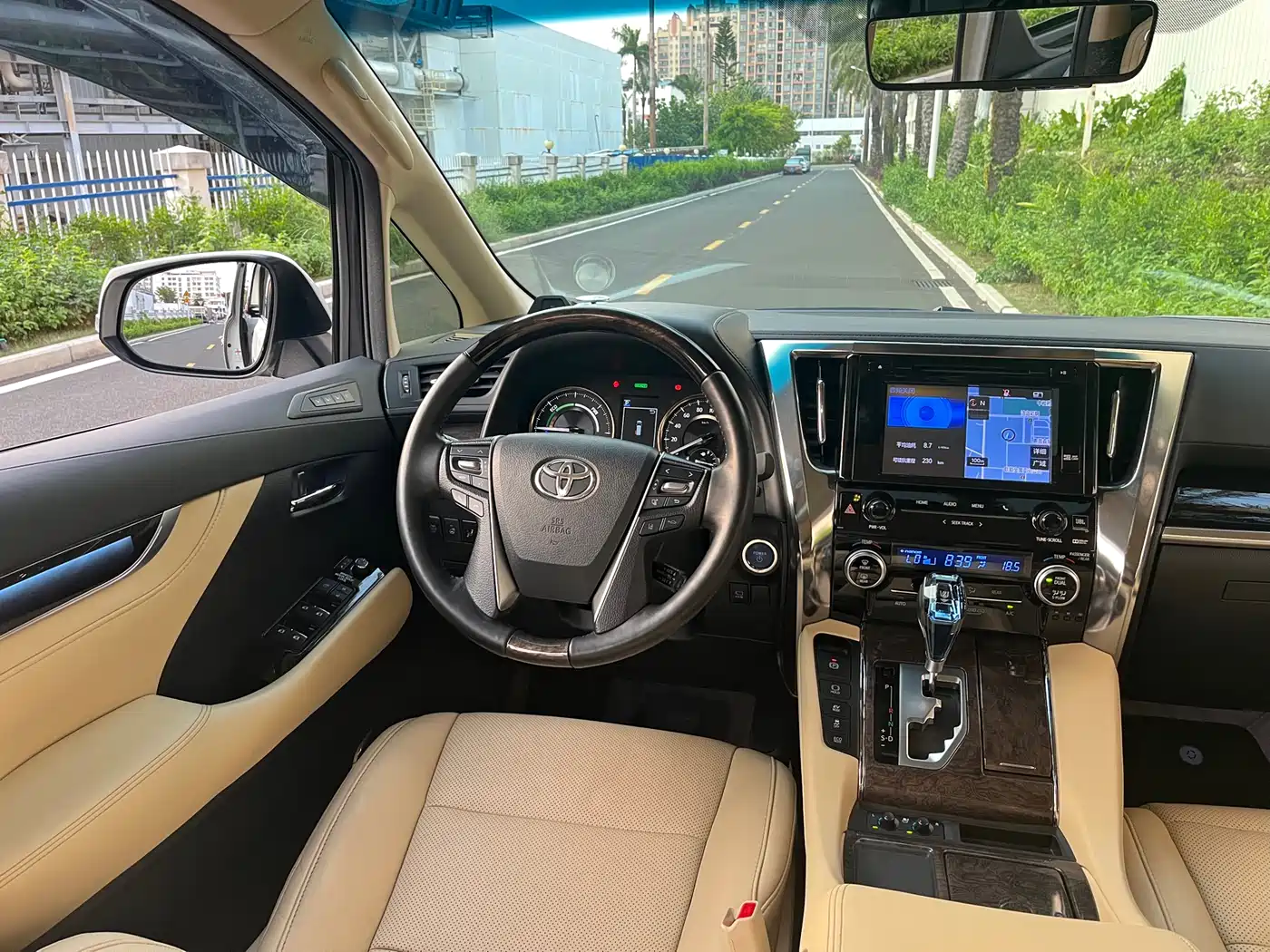 Toyota Alphard 2020 Hybrid 2.5L Premium Edition фото 12