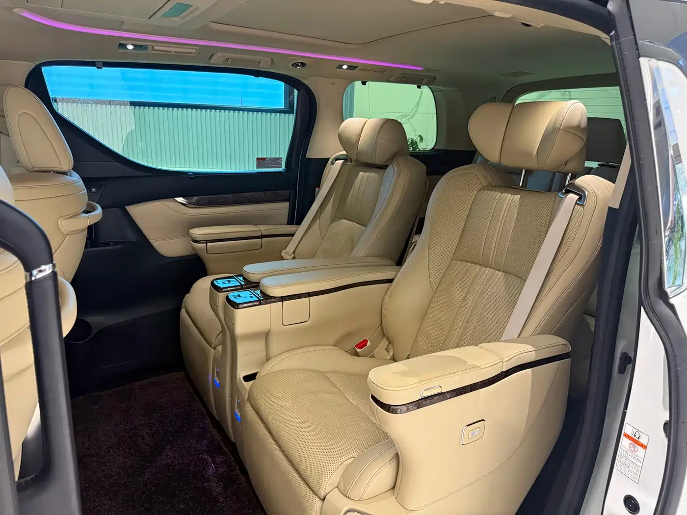 Toyota Alphard 2021 Hybrid 2.5L Premium фото 8