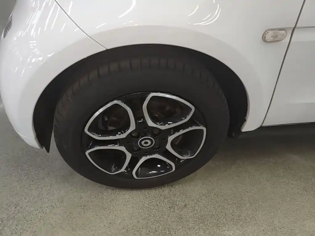 smart fortwo 2019 2019 0.9T 66kW Hardtop Wind Edition China VI