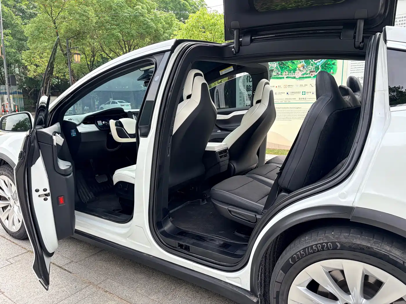 TESLA MODEL X