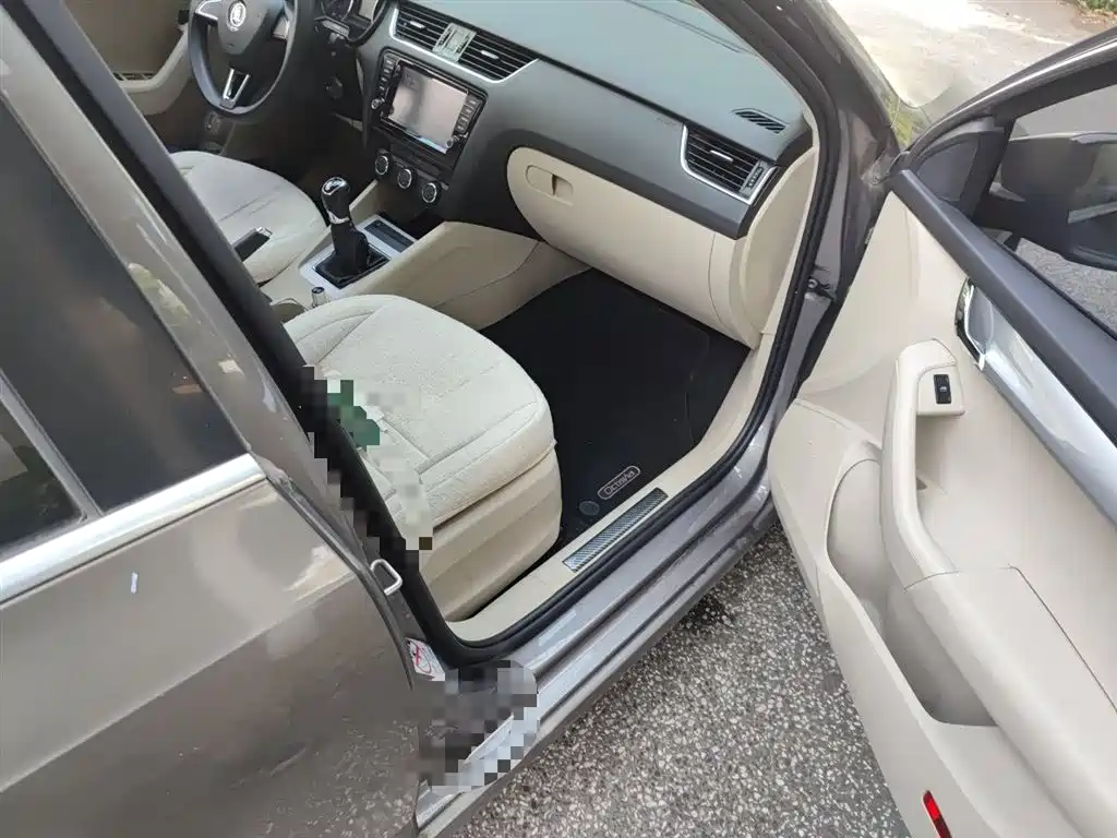 Škoda Octavia 2017 1.6L Manual ChuangXing фото 19
