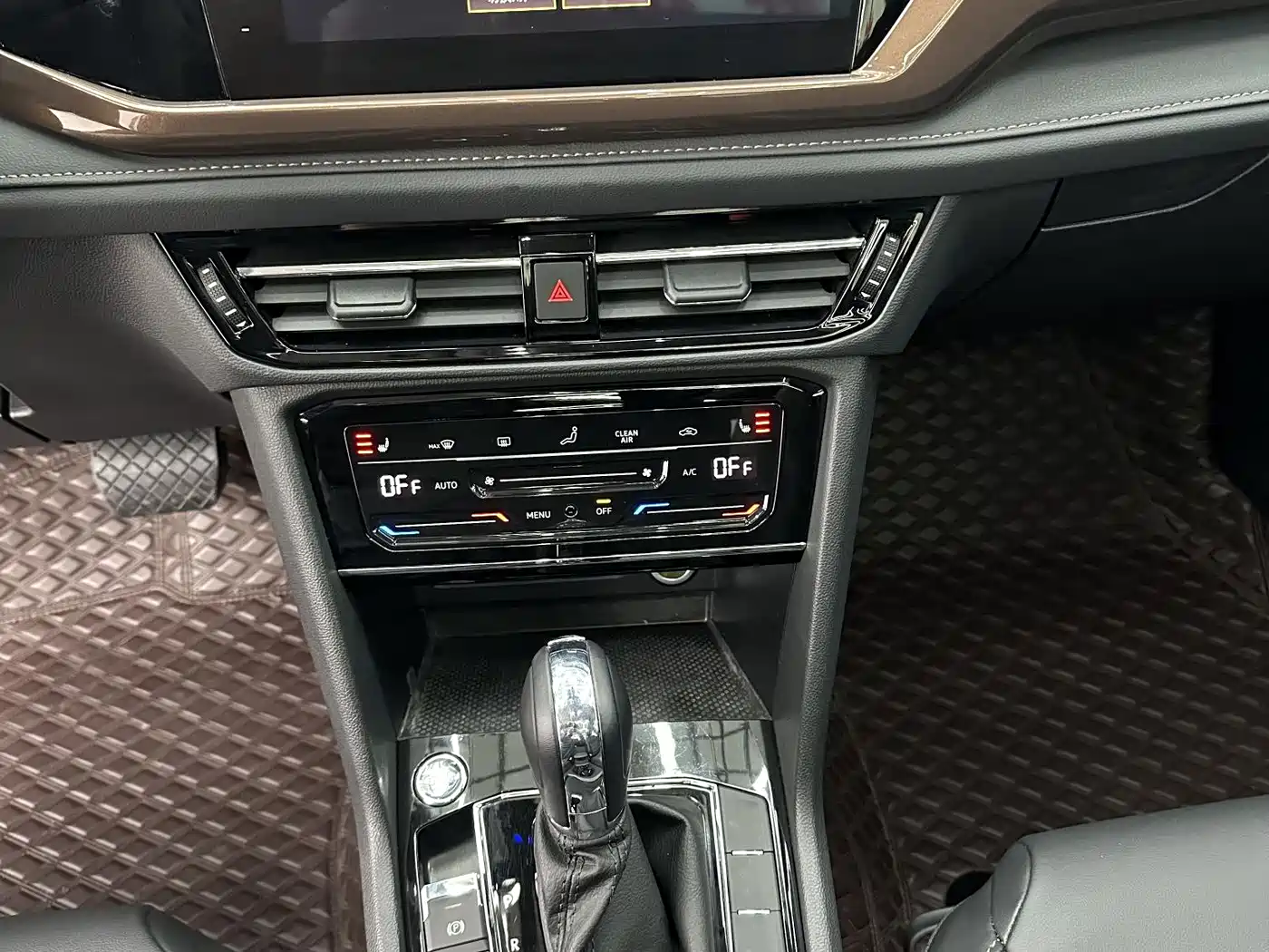 Volkswagen Tharu 2022 280TSI FWD Luxury Edition фото 14