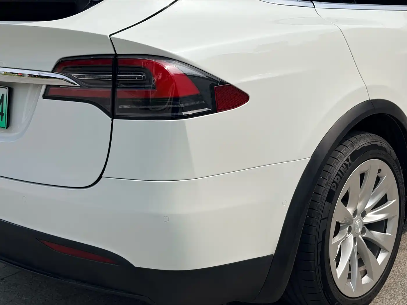 TESLA MODEL X