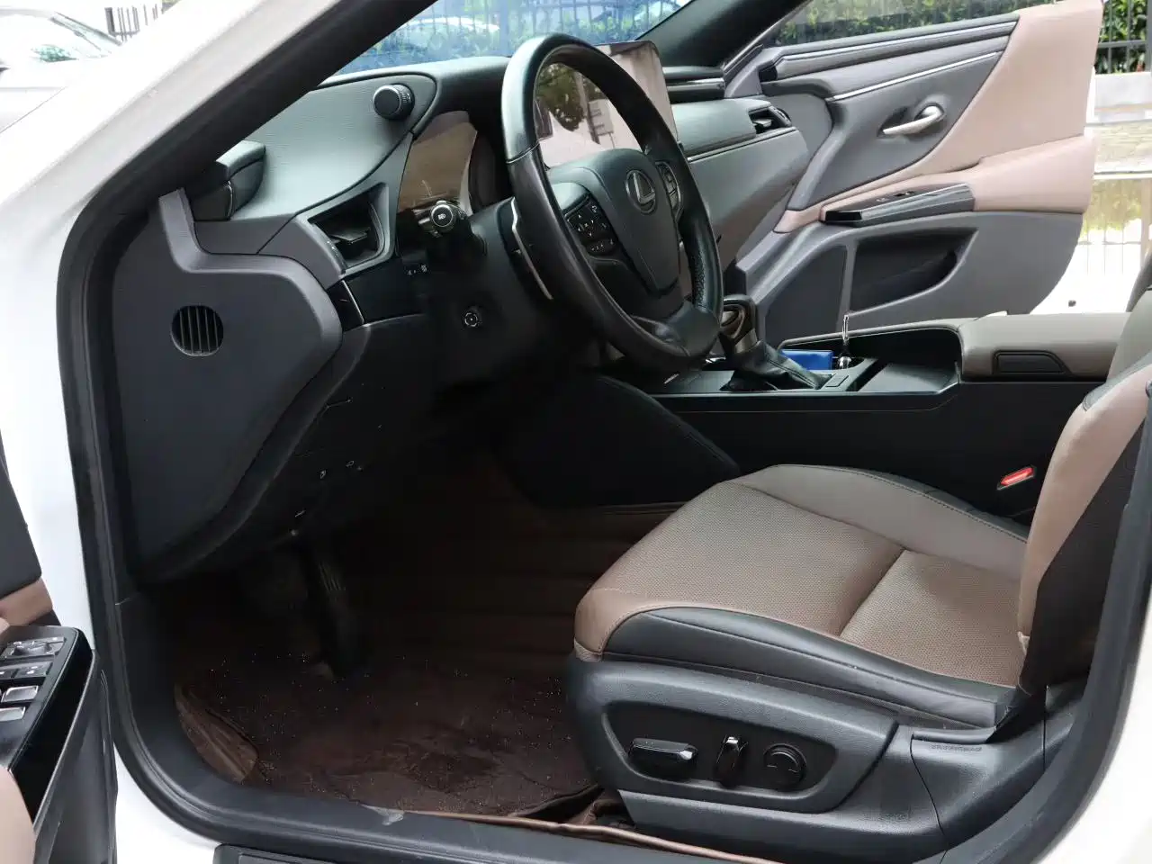 Фото 6 - Lexus ES