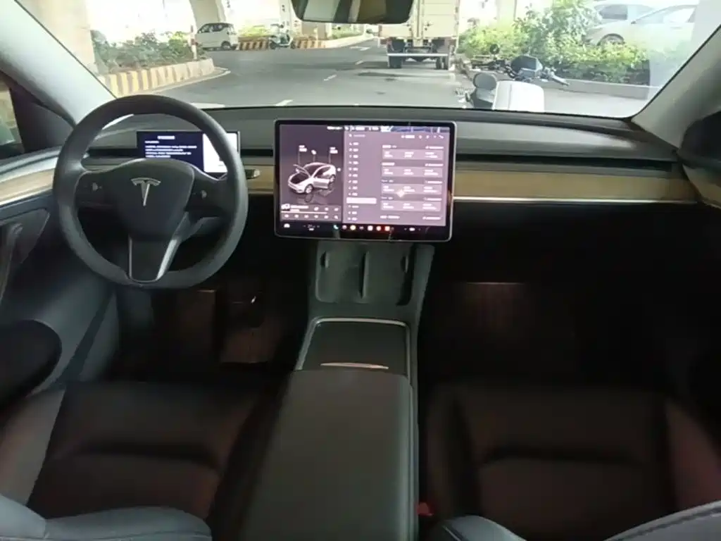 Фото 10 - Tesla Model Y