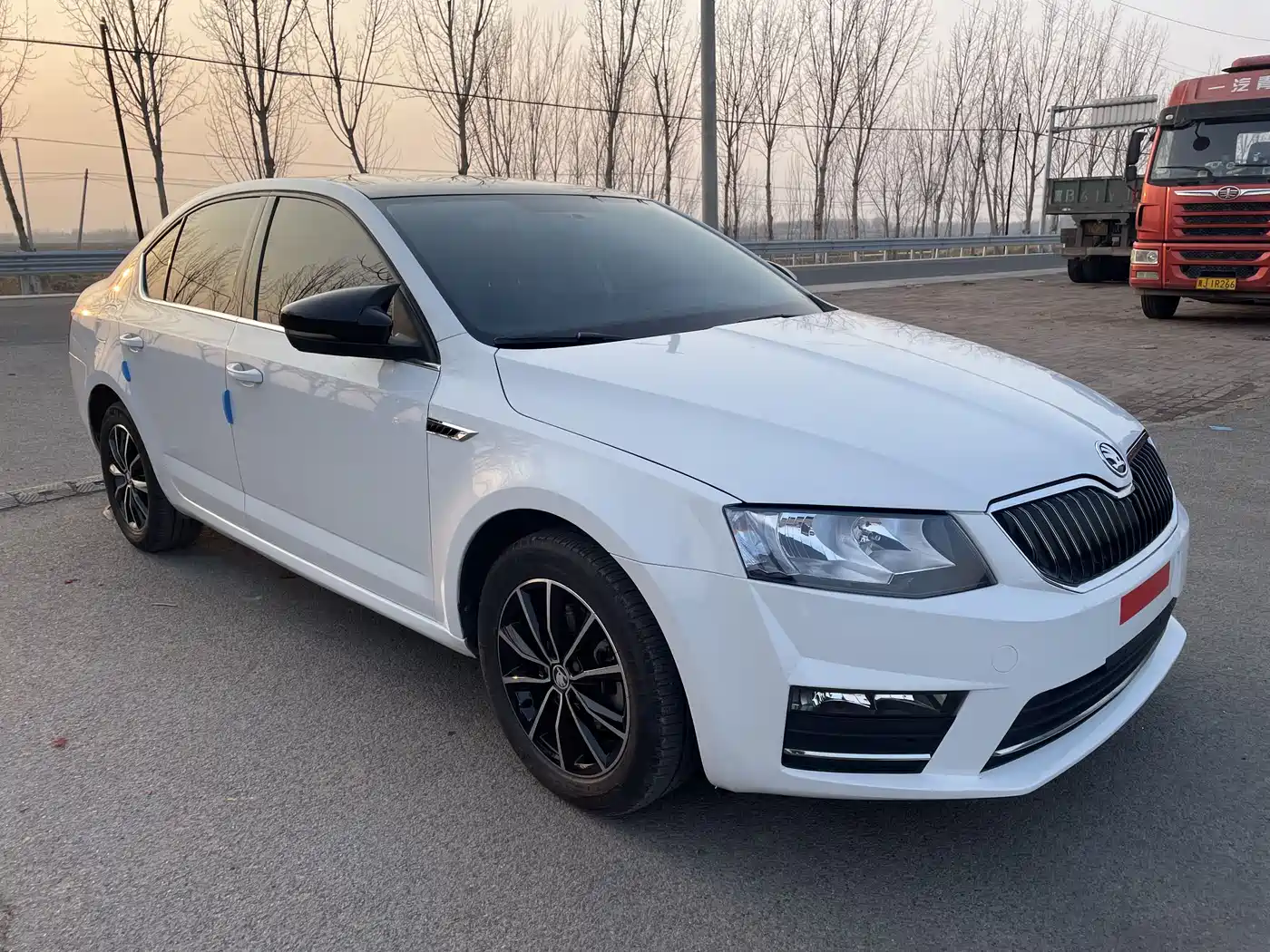 Škoda Octavia 2017 1.6L Auto QianXing фото 2