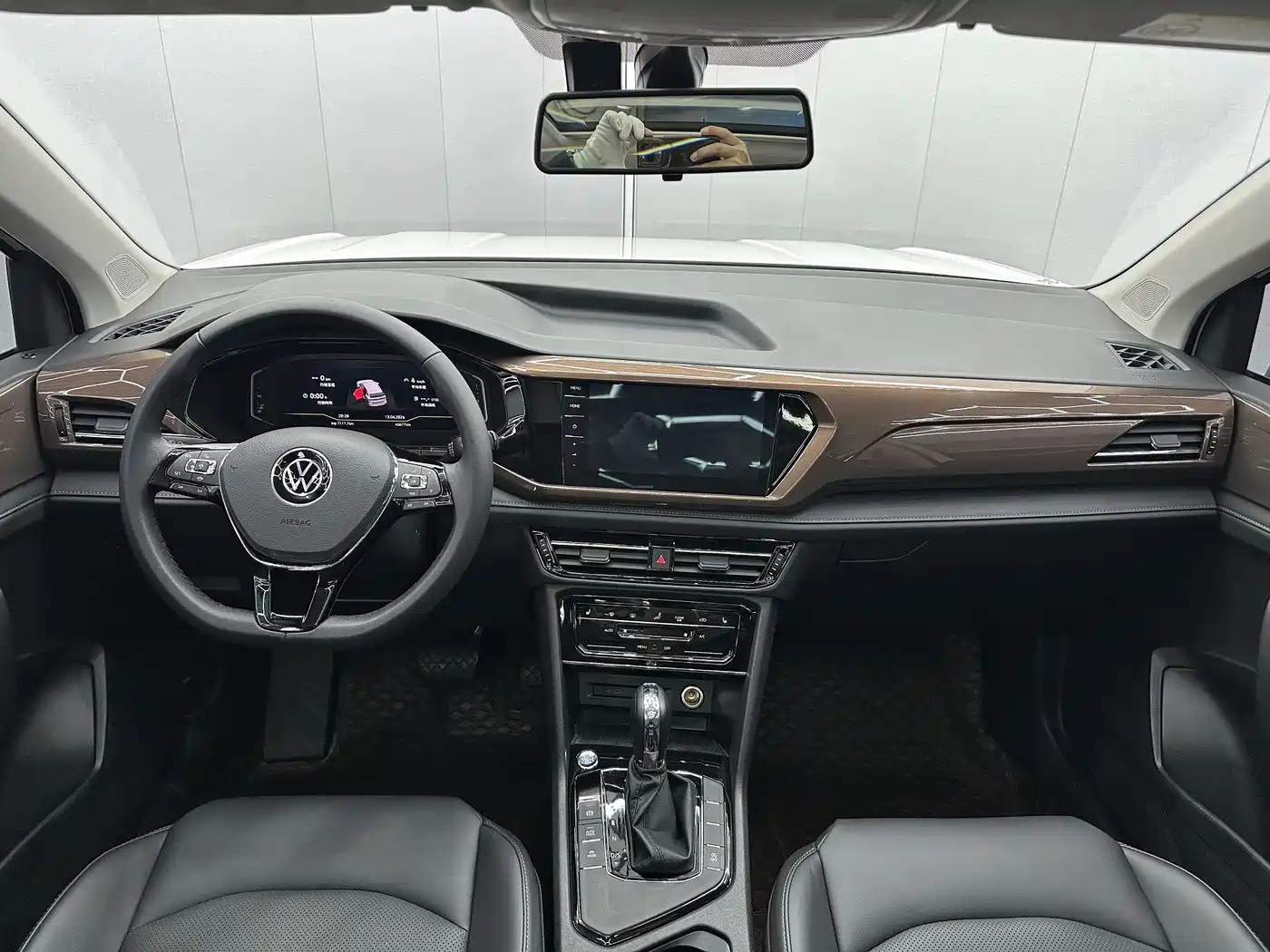 Volkswagen Tharu 2022 280TSI FWD Luxury Edition фото 6