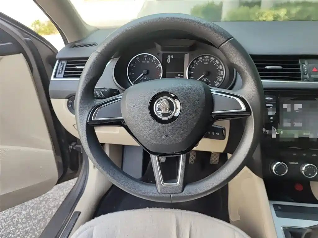Škoda Octavia 2017 1.6L Manual ChuangXing фото 3
