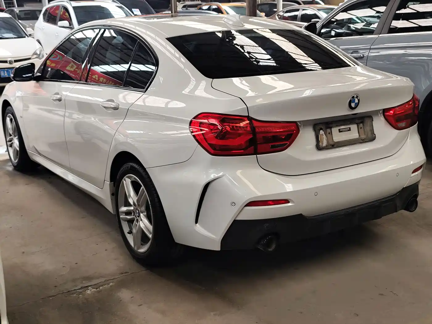 BMW 1 Series 2022 120i M Sport Shadow Edition фото 13